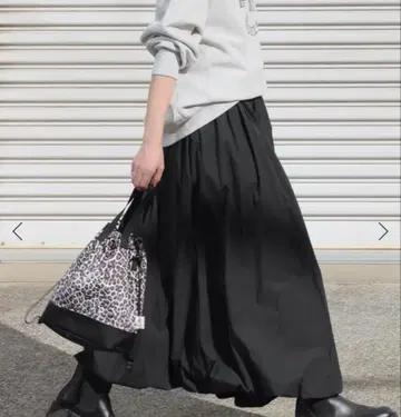 블랙 플리츠 롱 스커트