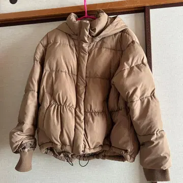 새상품급 아줄 S 베이지 다운 따뜻한 겨울 숏 드로스트