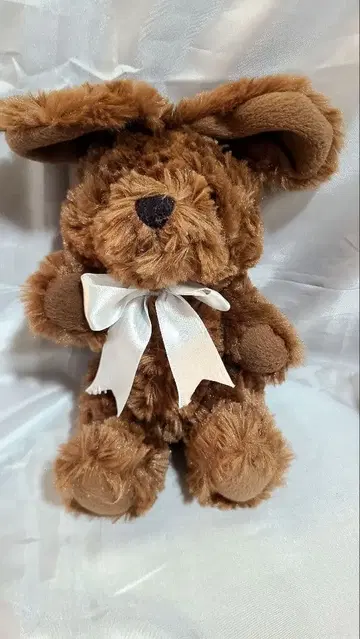 브라운색 토끼 모양 봉제 인형