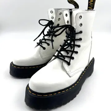새상품급 Dr Martens JADON 8홀 부츠 W 밑창 화이트 UK8