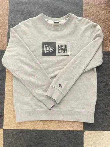 NEW ERA 그레이 로고 맨투맨