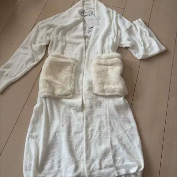 니나 화이트 퍼 가디건