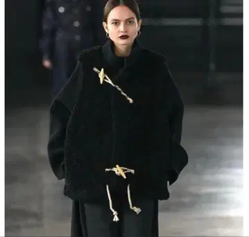 [ HYKE ] 더블 페이스 더플 재킷 블랙 1