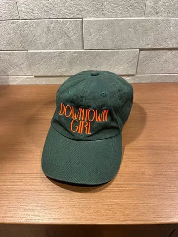 다크 그린 다운타운 걸 캡