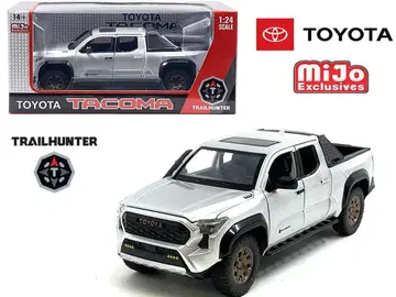 TOYOTA TACOMA TRAILHUNTER (SILVER)