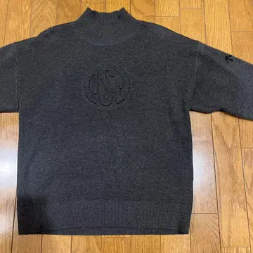 데상트 다크 그레이 스탠딩 칼라 스웨터