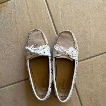 23,5 SEBAGO 베이지 스웨이드 데크 슈즈 캐서린 왕비