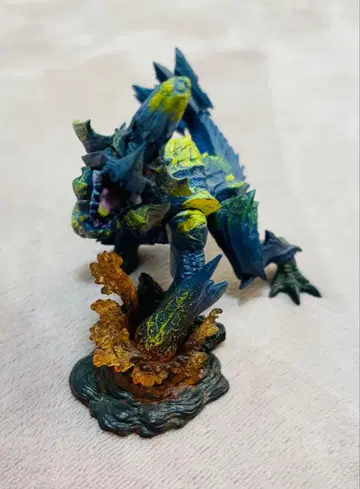 몬스터 피규어 물 이펙트 포함 플라키디오스