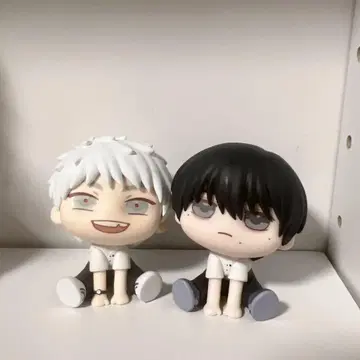 빛이 죽은 여름 큐룽하게 쳐다보는 포즈