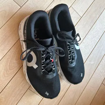 On 러닝화 EU39 블랙 클라우드 몬스터