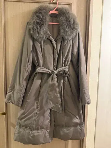 퍼 달린 다운 재킷 L 사이즈