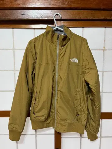 THE NORTH FACE 카키 점퍼