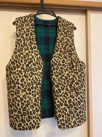 새상품 R E. 리버서블 표범 무늬 체크 베스트