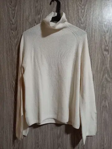 니트 아이보리 터틀넥 스웨터 미사용 새상품 S 29