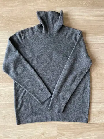 유니클로 캐시미어 터틀넥 스웨터 XL
