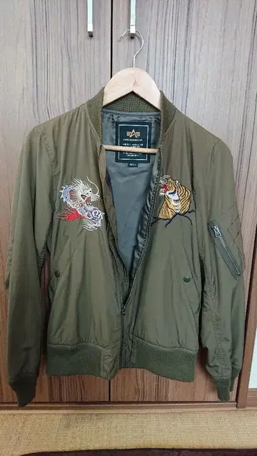 올리브 그린 얇은 소재 MA-1 자켓