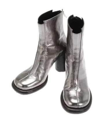 UN3D. 라운드 엣지 숏부츠