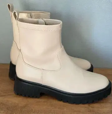 제로 가벼운 스트레치 통굽 부츠 LEPSIM M 사이즈 아이보리