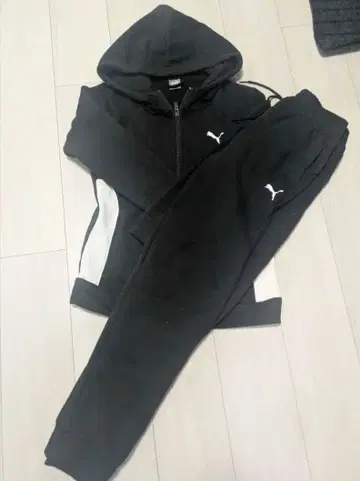 Puma 블랙 후드 부착 셋업 맨투맨 속기모 블랙M