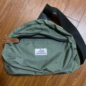Gregory 숄더백 올리브 그린