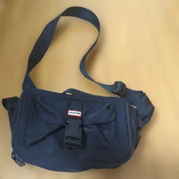 새상품 HUNTER 블랙 바디백