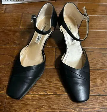 Kimiijima YK 앵클 스트랩 펌프스 블랙 스퀘어토