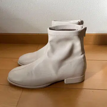 화이트 가죽풍 숏부츠 M