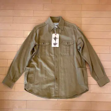 올리브색 버튼 부착 셔츠 자켓