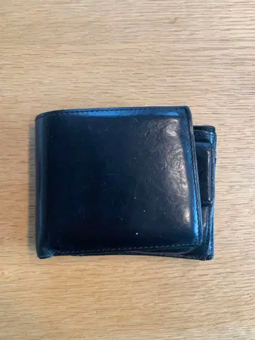 블랙 가죽 이단 접이식 지갑