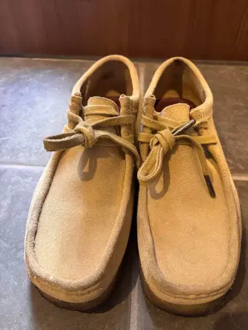 가격 인하! CLARKS ORIGINALS 베이지 모카신. 연내 발송!