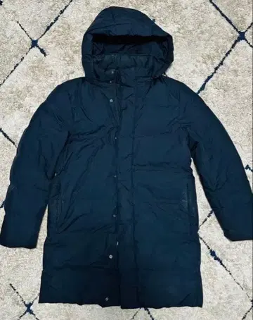 유니클로 심리스 다운 코트 네이비 M 사이즈 후드 부착