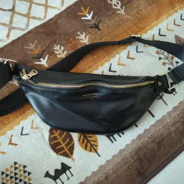 MORGAN 블랙 바디백