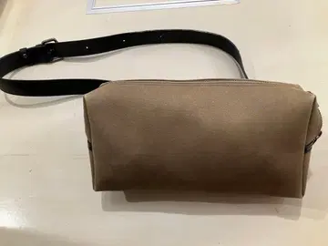 traver Japan 베이지 캔버스 바디백