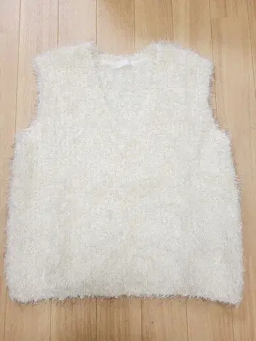 SENSE OF PLACE 몰 페더 니트 베스트 아이보리