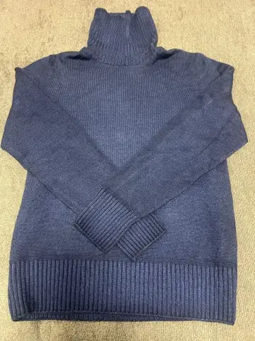 새상품급 돌모어 8G 울 심리스 터틀넥 니트 46 블루