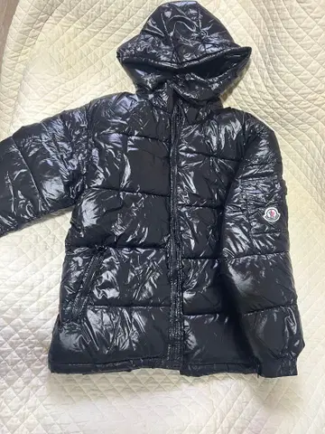 블랙 후드 부착 다운 자켓