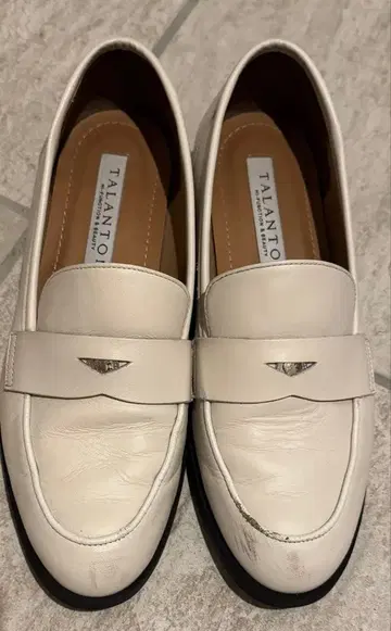 TALANTO 화이트 가죽 로퍼