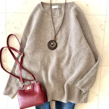 새상품급 다마 컬렉션 캐시미어 100% 비대칭 니트 모카 베이지