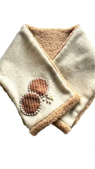 푹신푹신한 넥워머 미나 페르호넨