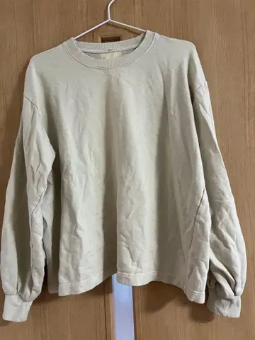 IENA 베이지 긴팔 맨투맨