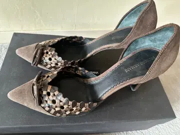 [새상품급] Giorgio Armani 브라운 펌프스 중간 힐