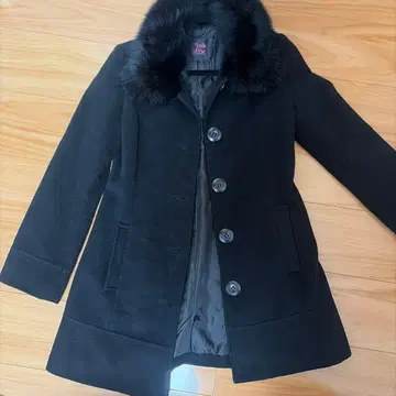 퍼 달린 블랙 롱 코트