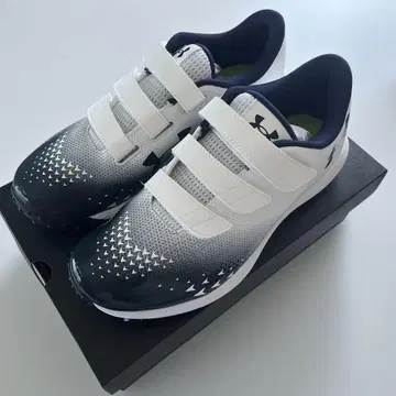 [ 새상품 ] UNDER ARMOUR 업 슈즈 25.5cm