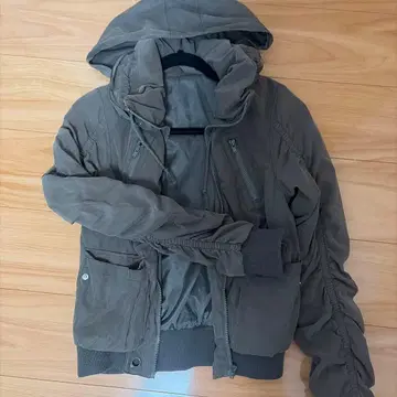 카키 후드 부착 자켓