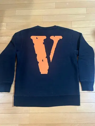 FRIENDS- V 로고 블랙 트레이닝복