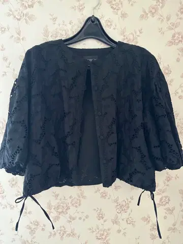 잉게보그 블랙 노카라 자켓 레이스 디자인