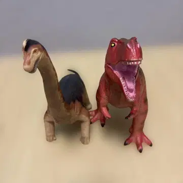 공룡 피규어 세트 (티라노사우루스, 브라키오사우루스)