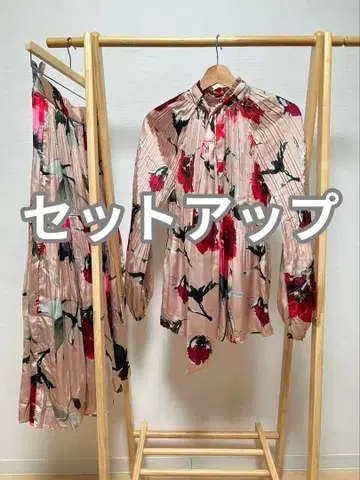 Sov. 플라워 새틴 보타이 블라우스 셋업