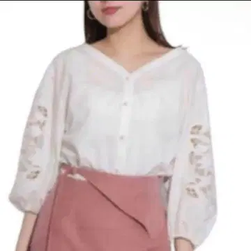 [새상품] Mystrada 자수 블라우스 택 없음