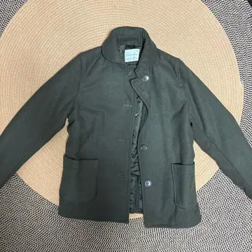 울 소재 다크 그린 피 코트